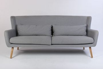 Sofa i grå med træben