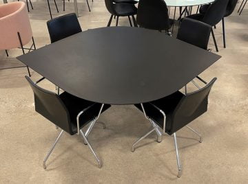 konferencebord med stole