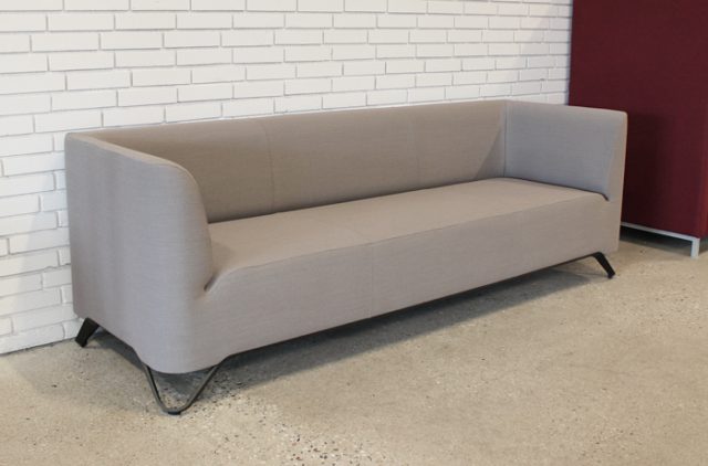 grå sofa
